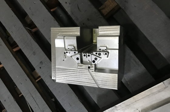 金型部品