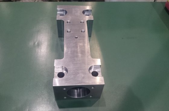 BTA加工＋マシニング加工　成形機用ケース 画像3
